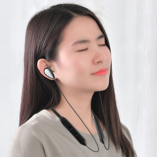 Hanging neck earphones